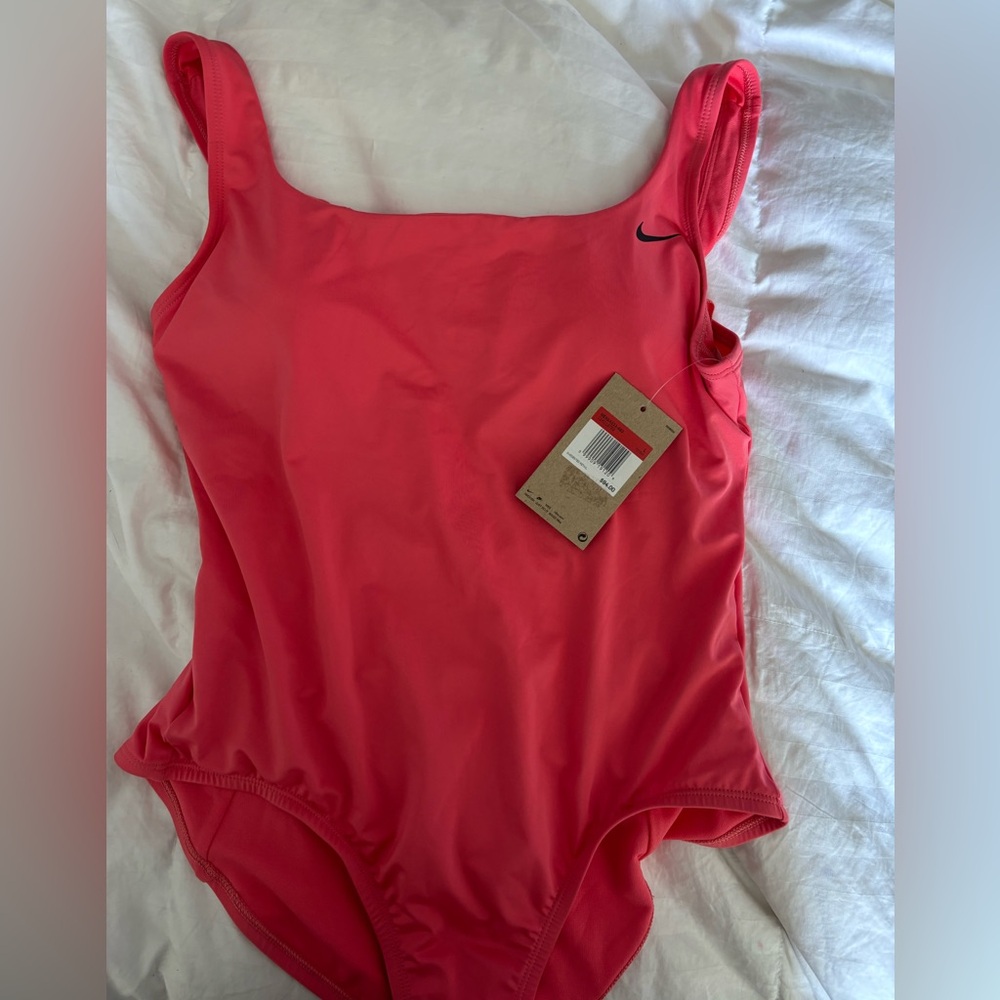 Nike Coral One-Piece Swimsuit Size Large NWT